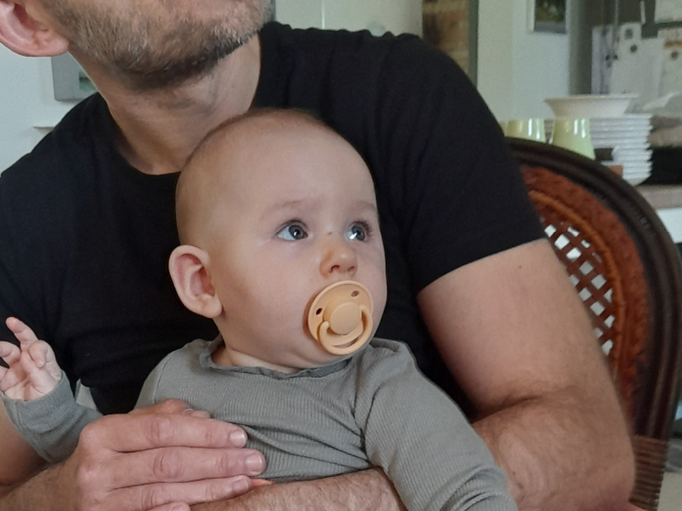 I vores familie har vi fået et nyt lille medlem, Liva Magda, som nu er 7 måneder gammel. Samtidig har vi taget afsked med min far, som var morfar, og altså også oldefar.  Liva er opkaldt efter hendes oldemor, Magda, som kun blev 30 år. Så en smuk cyklus..et liv afsluttes, og et nyt begynder. 